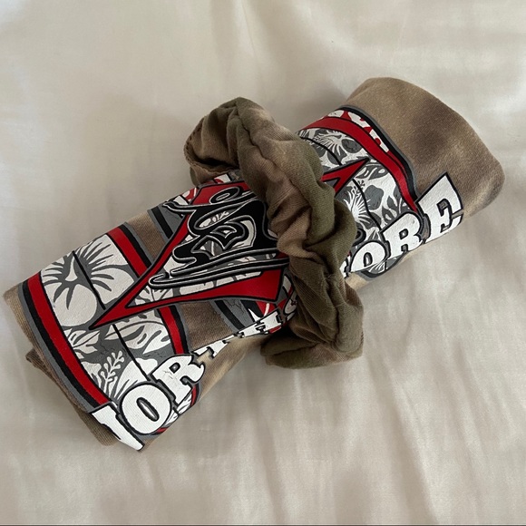 *SOLD* Reworked Hawaii Tee + Scrunchie - Picture 8 of 8